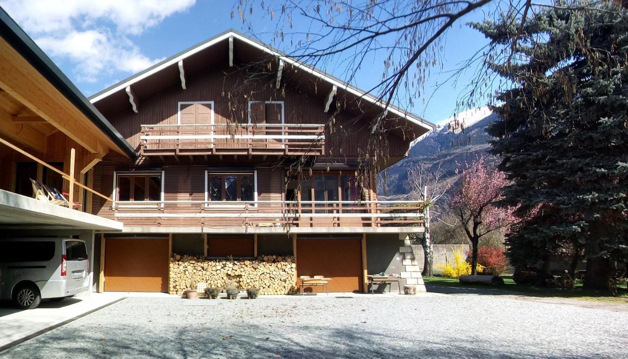 Chalet Les Cols - Chambres Avec Terrasse & Jardin - Proche De La Nouvelle Gare Saint-Jean-de-Maurienne Exterior photo