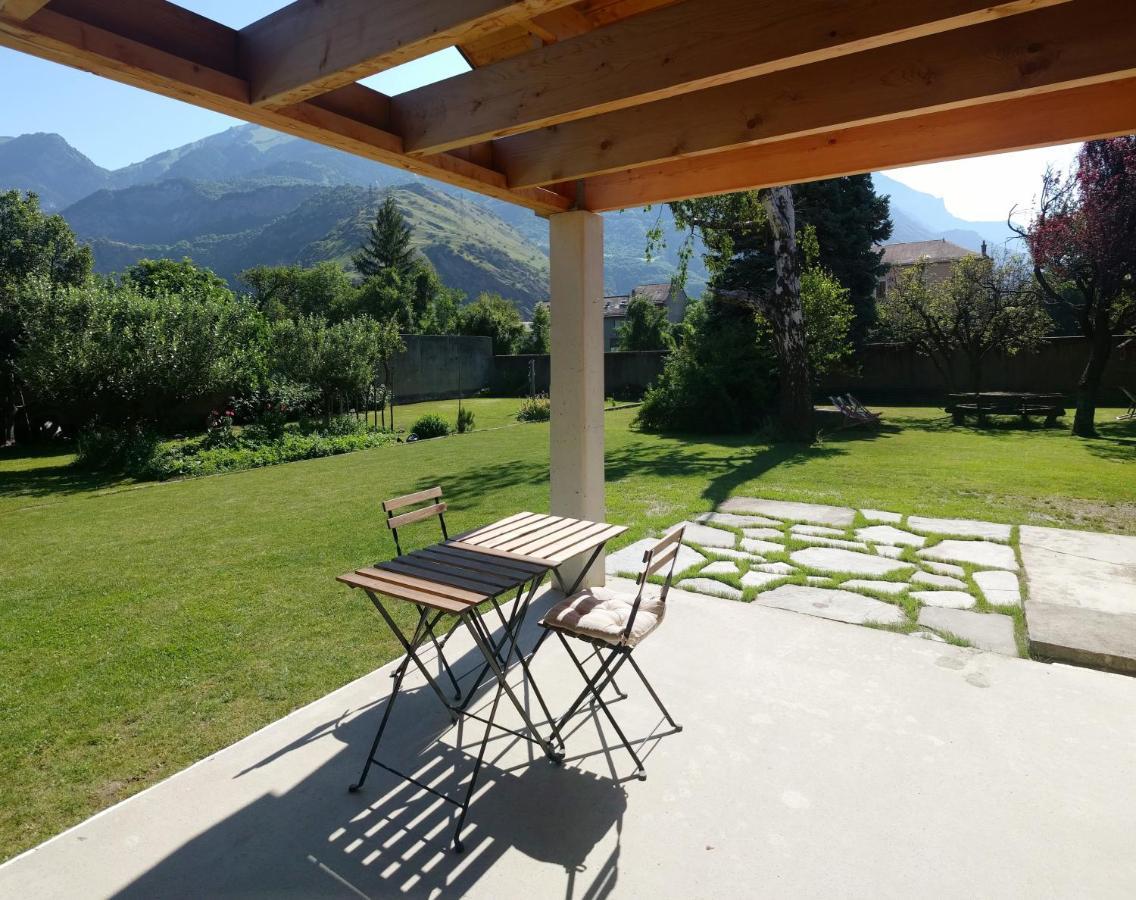 Chalet Les Cols - Chambres Avec Terrasse & Jardin - Proche De La Nouvelle Gare Saint-Jean-de-Maurienne Exterior photo