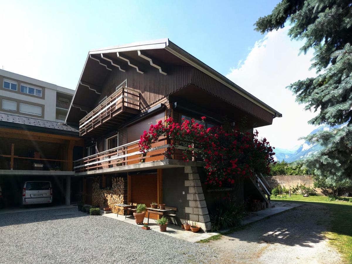 Chalet Les Cols - Chambres Avec Terrasse & Jardin - Proche De La Nouvelle Gare Saint-Jean-de-Maurienne Exterior photo