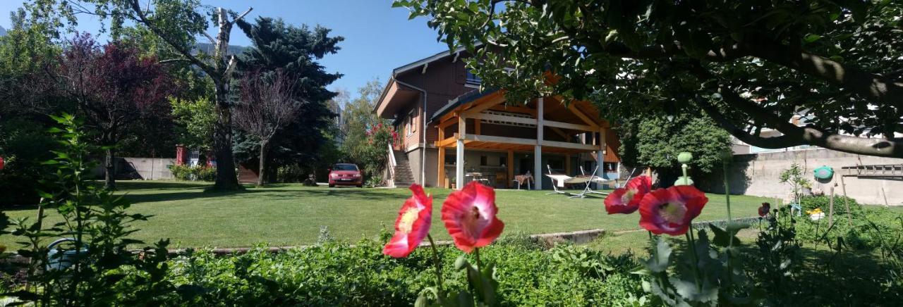 Chalet Les Cols - Chambres Avec Terrasse & Jardin - Proche De La Nouvelle Gare Saint-Jean-de-Maurienne Exterior photo