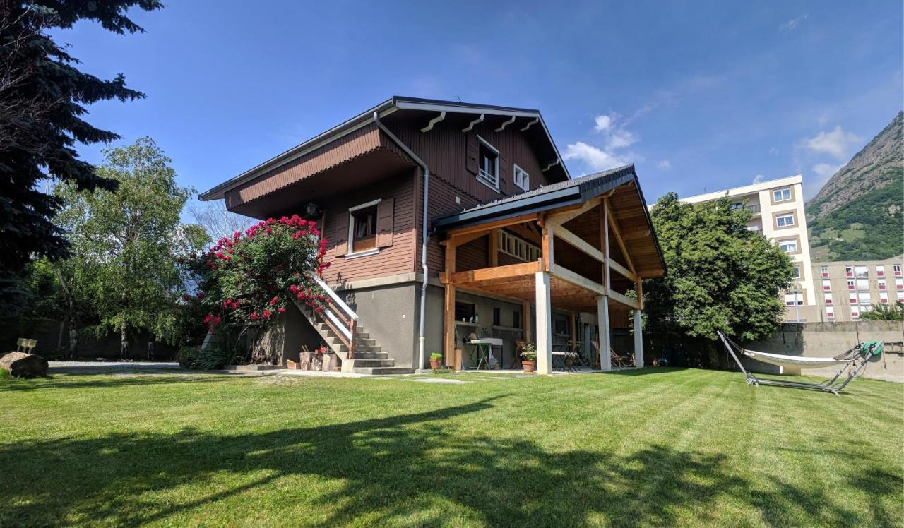 Chalet Les Cols - Chambres Avec Terrasse & Jardin - Proche De La Nouvelle Gare Saint-Jean-de-Maurienne Exterior photo