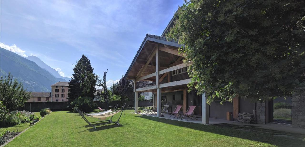 Chalet Les Cols - Chambres Avec Terrasse & Jardin - Proche De La Nouvelle Gare Saint-Jean-de-Maurienne Exterior photo