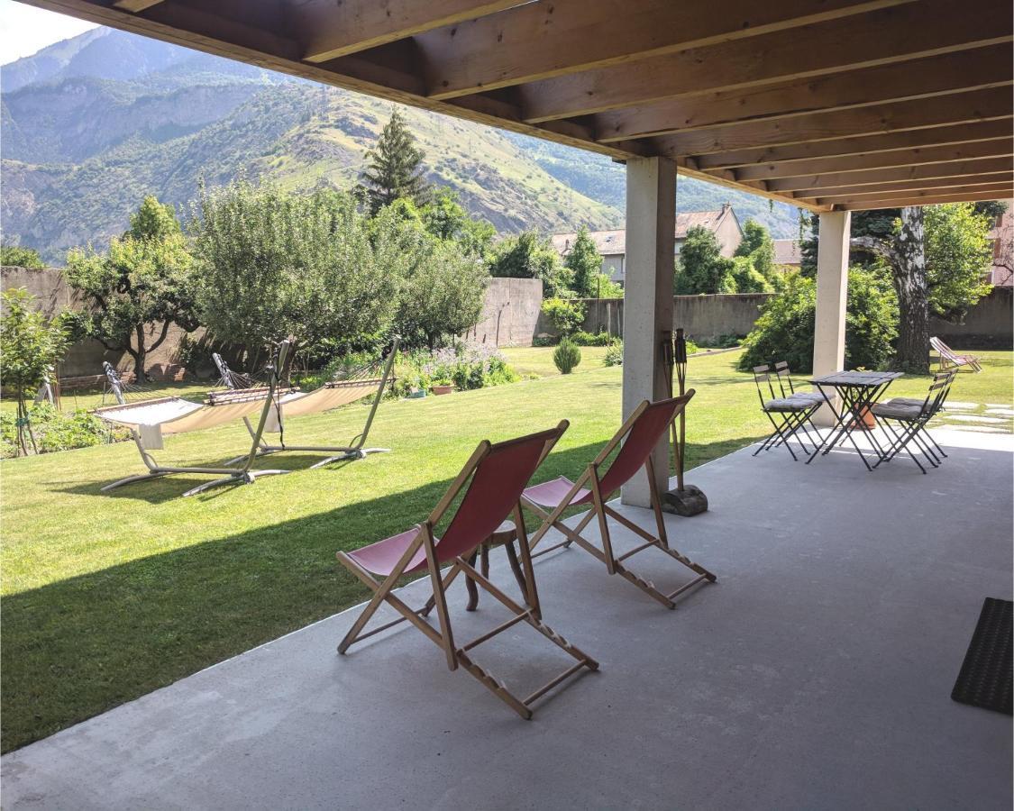 Chalet Les Cols - Chambres Avec Terrasse & Jardin - Proche De La Nouvelle Gare Saint-Jean-de-Maurienne Exterior photo