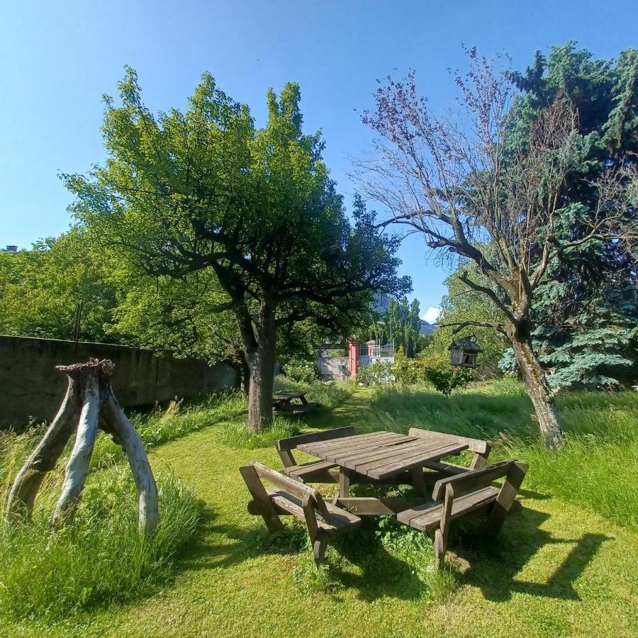 Chalet Les Cols - Chambres Avec Terrasse & Jardin - Proche De La Nouvelle Gare Saint-Jean-de-Maurienne Exterior photo